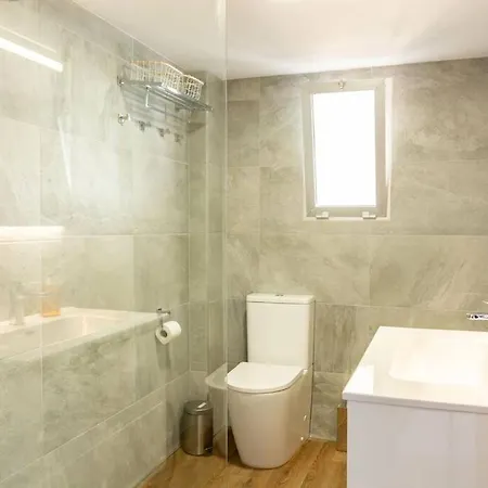 Piso Precioso Primera Linea Mar - 2 Br Fuengirola